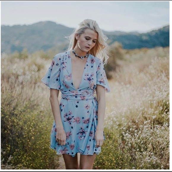 House of Harlow 1960 x Revolve Harper Wrap dress in blue floral print - Picture 3 of 7